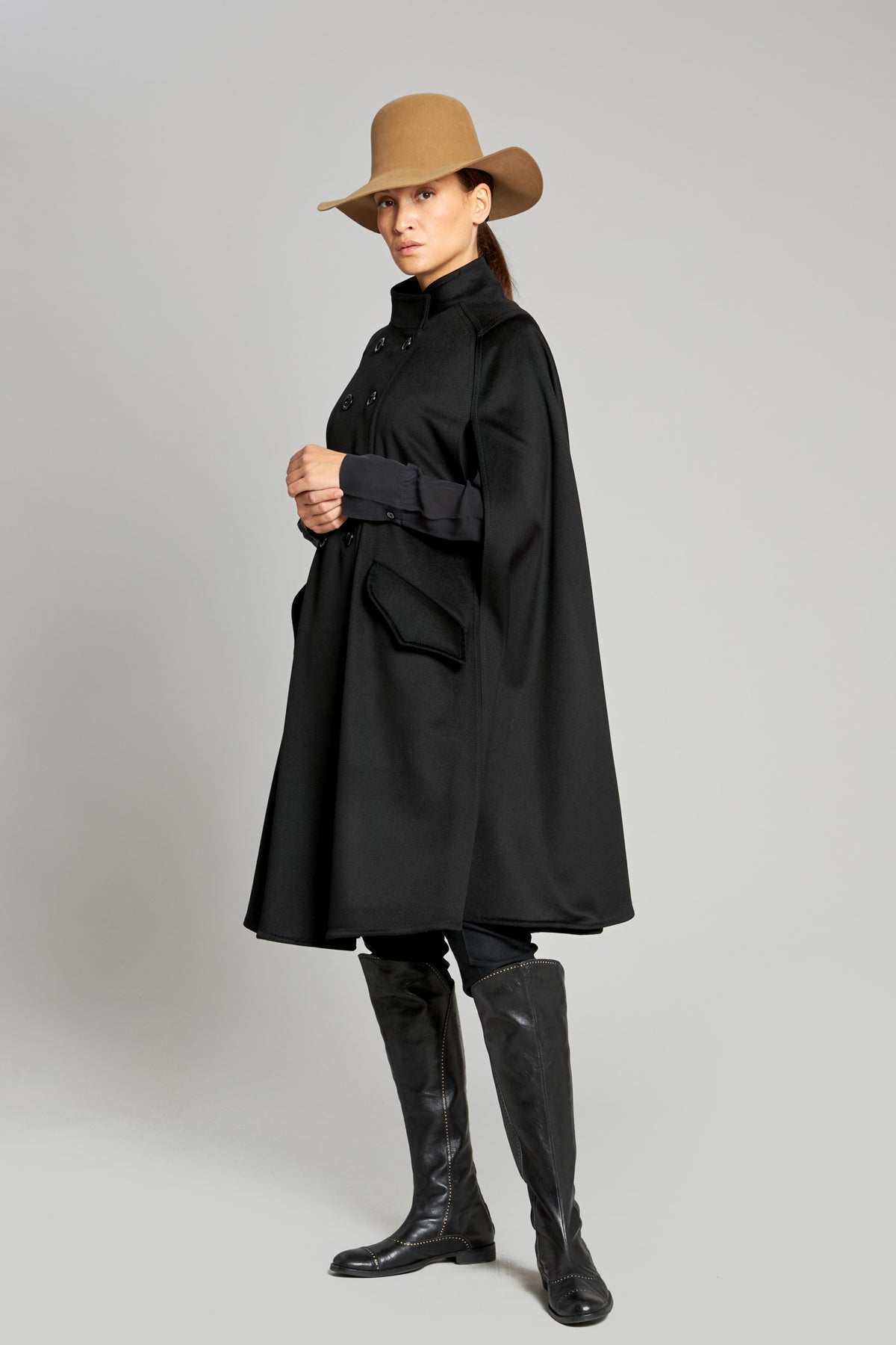 Hepburn Velour LP Black